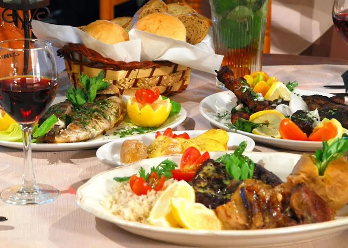 Dafnis Sunshine - Modern 3 Bedroom With Pool וילה