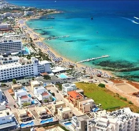 Dafnis Sunshine - Modern 3 Bedroom With Pool - Close To Fig Tree Bay Protaras