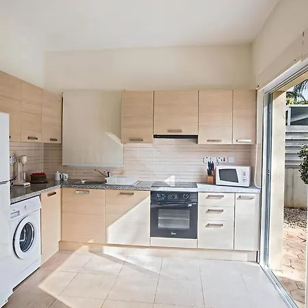Dafnis Sunshine - Modern 3 Bedroom With Pool - Close To Fig Tree Bay Protaras