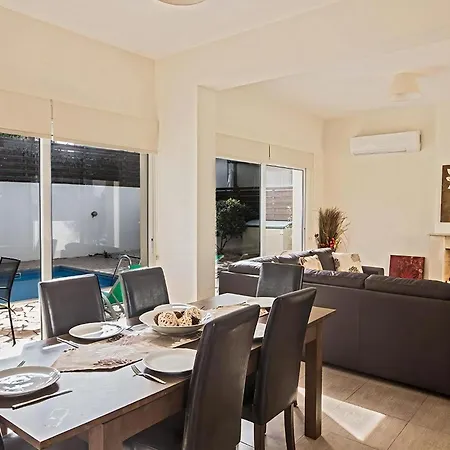 Dafnis Sunshine - Modern 3 Bedroom With Pool - Close To Fig Tree Bay