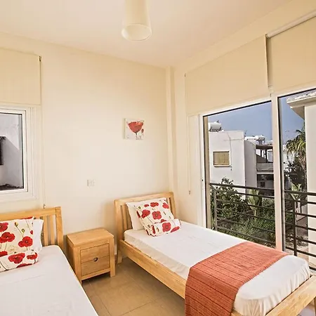 Dafnis Sunshine - Modern 3 Bedroom With Pool Protaras