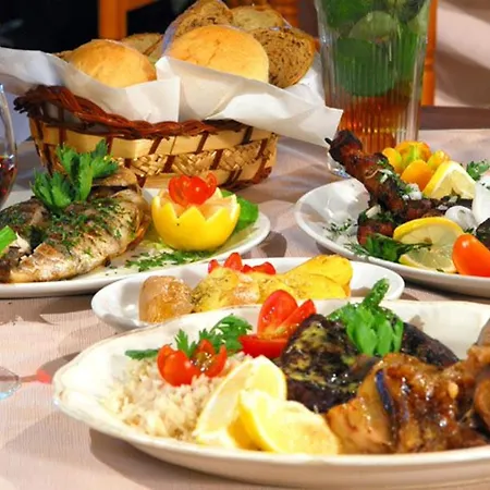 Dafnis Sunshine - Modern 3 Bedroom With Pool Villa