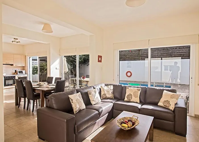 Dafnis Sunshine - Modern 3 Bedroom With Pool プロタラス